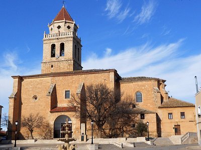 Plaza y fuente de Motilleja.