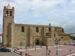 Templo parroquial en Ahillones.