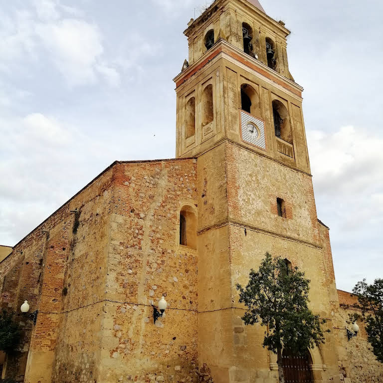Iglesia en Arroyo de San Serván.