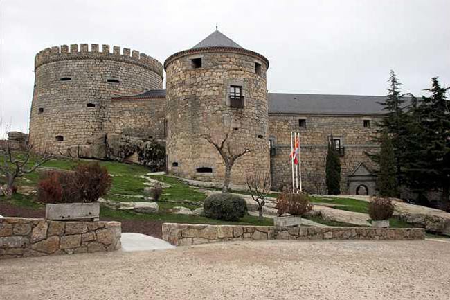 Castillo en Las Navas del Marqués.
