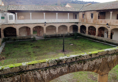 Convento en Aldeanueva de Santa Cruz.