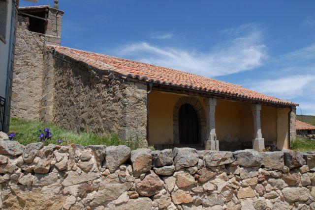Iglesia en Hoyos del Collado.