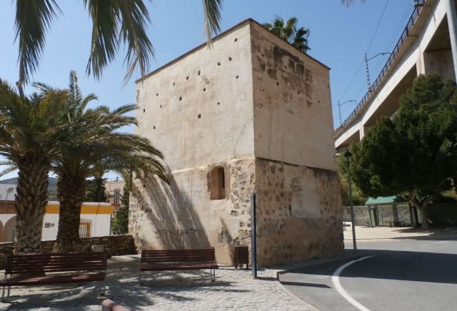 Torre en Santa Fe de Mondújar.