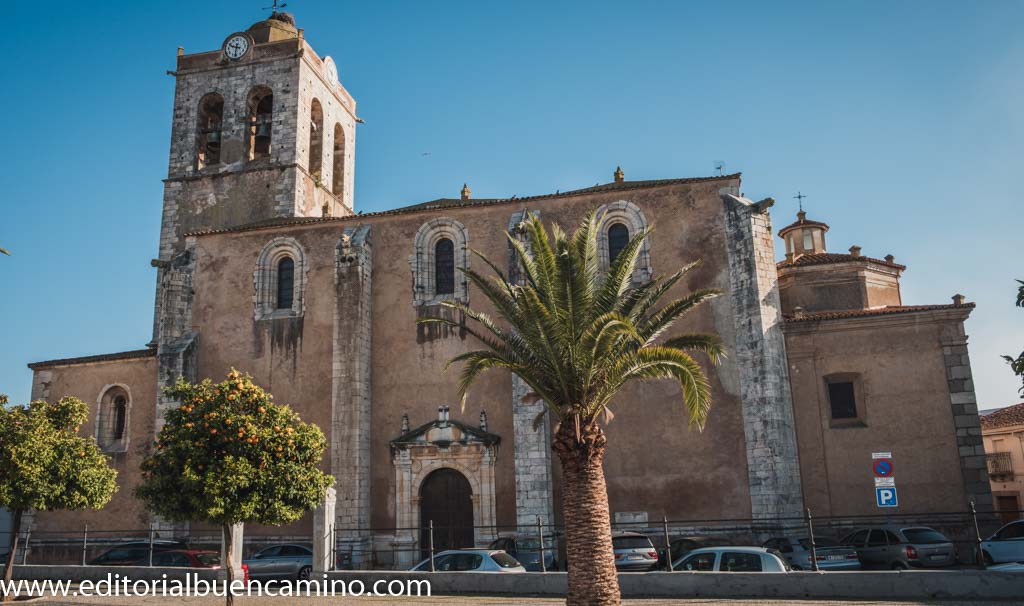 Iglesia en Los Santos de Maimona.