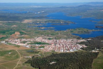 Vista aérea de Orellana la Vieja.